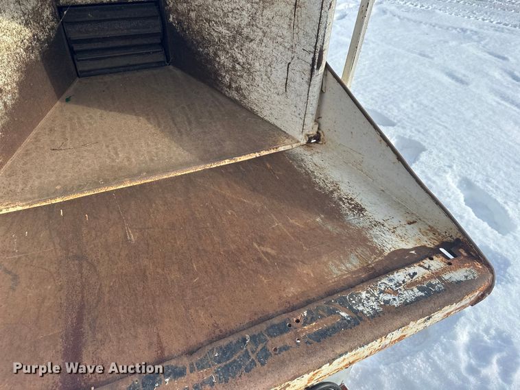 image for item YA1594 2004 Bandit 200 wood chipper