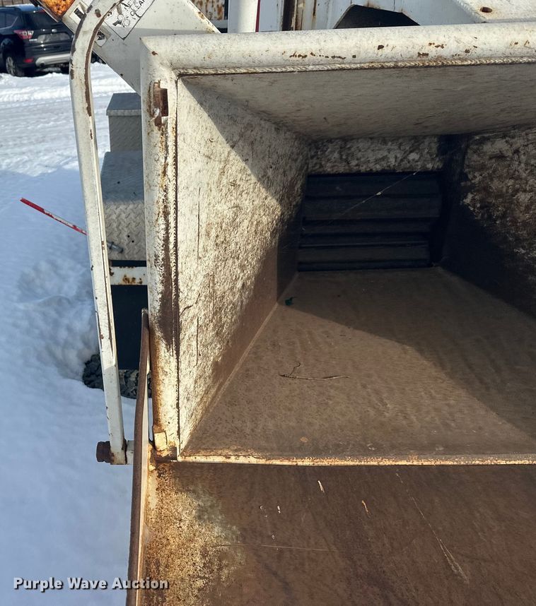 image for item YA1594 2004 Bandit 200 wood chipper