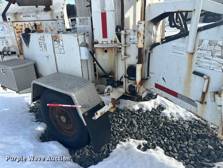 image for item YA1594 2004 Bandit 200 wood chipper