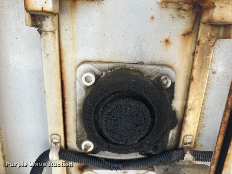 image for item YA1594 2004 Bandit 200 wood chipper