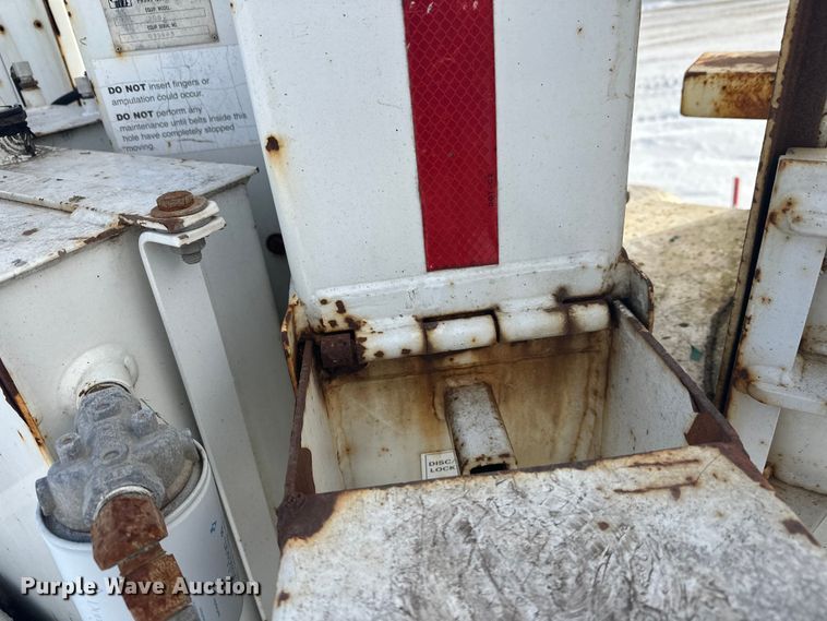 image for item YA1594 2004 Bandit 200 wood chipper