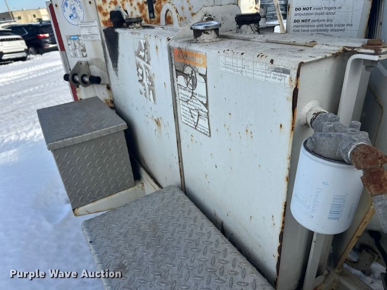 image for item YA1594 2004 Bandit 200 wood chipper