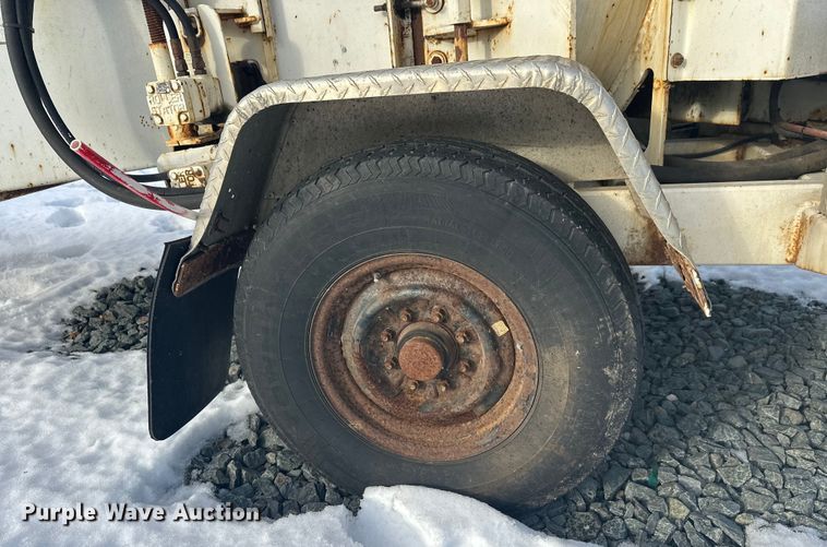 image for item YA1594 2004 Bandit 200 wood chipper