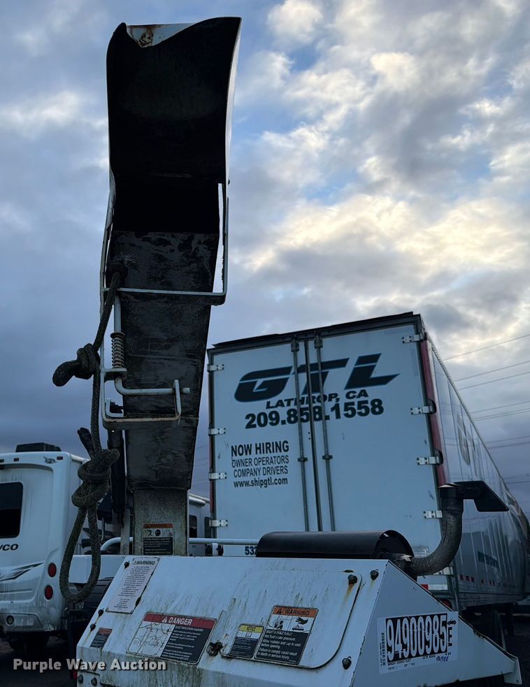 image for item YA1800 2013 Altec DC912A wood chipper