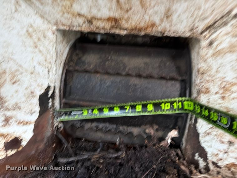 image for item YA1800 2013 Altec DC912A wood chipper