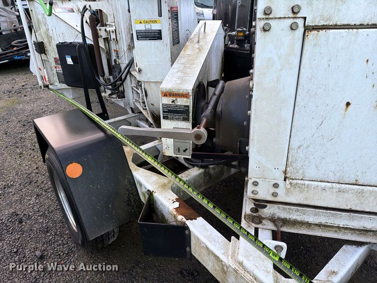 image for item YA1800 2013 Altec DC912A wood chipper