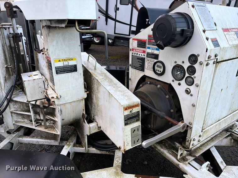 image for item YA1800 2013 Altec DC912A wood chipper