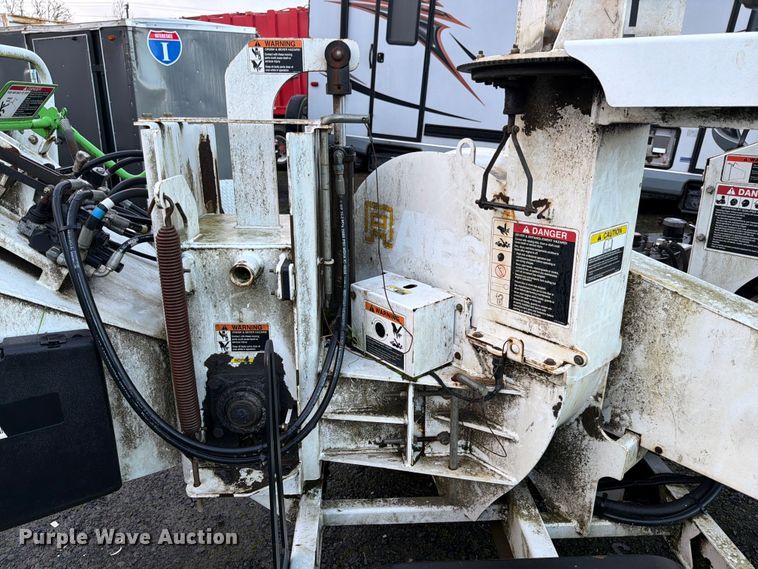 image for item YA1800 2013 Altec DC912A wood chipper