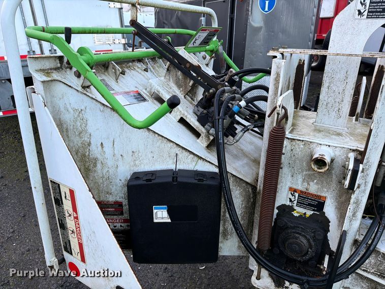 image for item YA1800 2013 Altec DC912A wood chipper