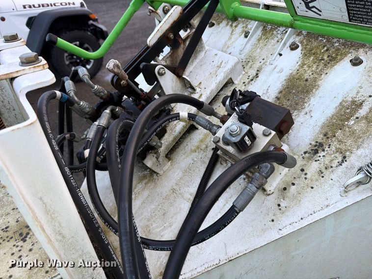 image for item YA1800 2013 Altec DC912A wood chipper