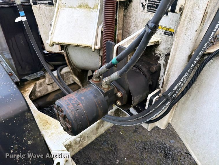 image for item YA1800 2013 Altec DC912A wood chipper