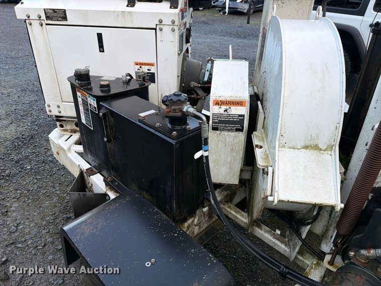 image for item YA1800 2013 Altec DC912A wood chipper