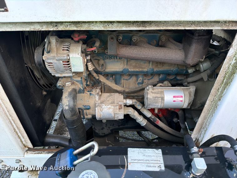 image for item YA1800 2013 Altec DC912A wood chipper