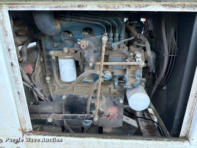 image for item YA1800 2013 Altec DC912A wood chipper