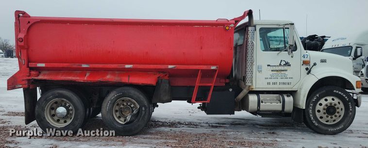 image for item YA1841 2002 International  4900 dump truck