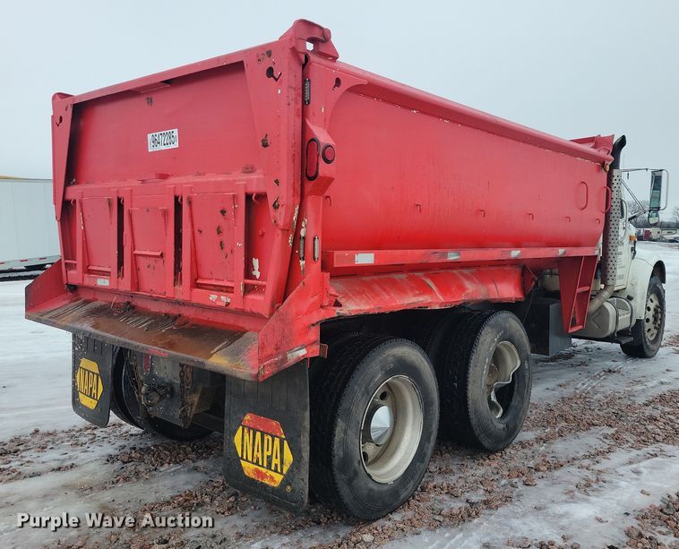 image for item YA1841 2002 International  4900 dump truck