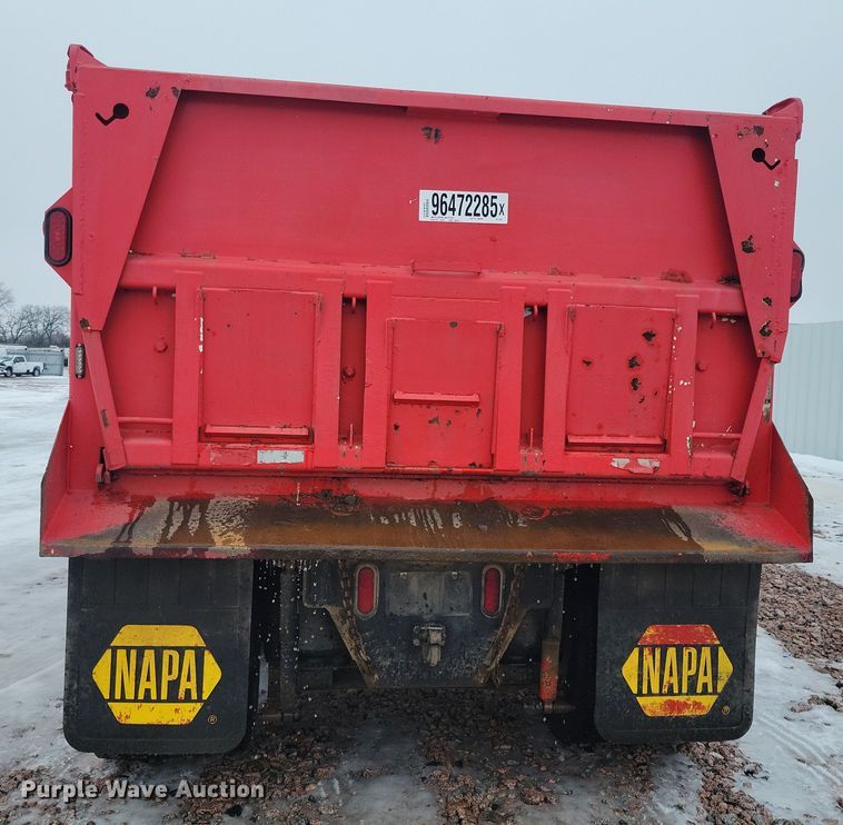 image for item YA1841 2002 International  4900 dump truck