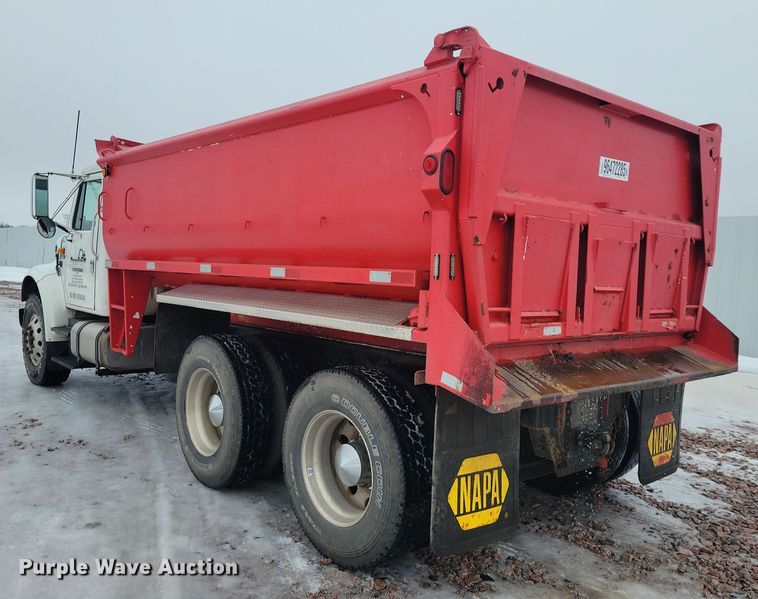 image for item YA1841 2002 International  4900 dump truck