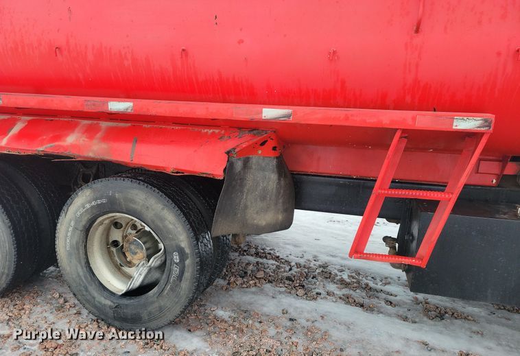 image for item YA1841 2002 International  4900 dump truck