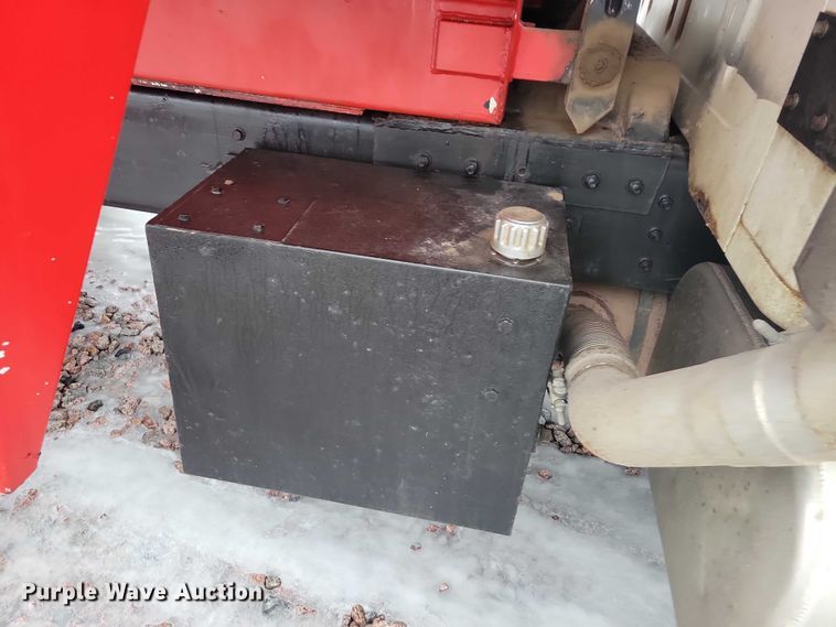 image for item YA1841 2002 International  4900 dump truck