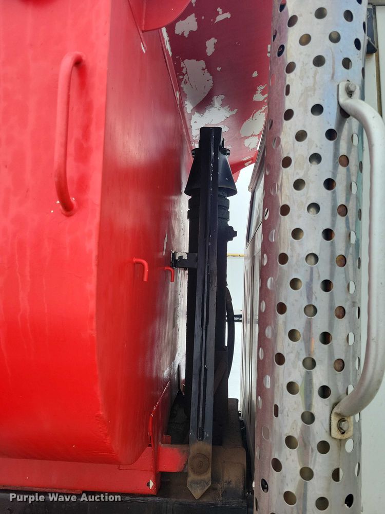 image for item YA1841 2002 International  4900 dump truck