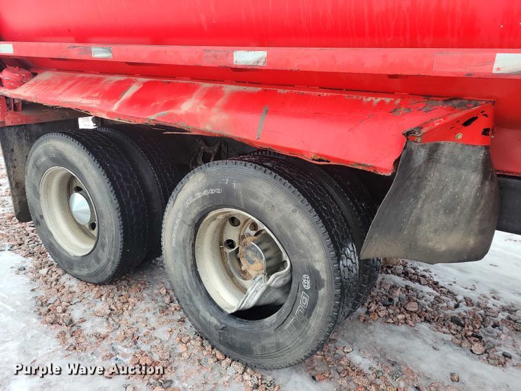 image for item YA1841 2002 International  4900 dump truck