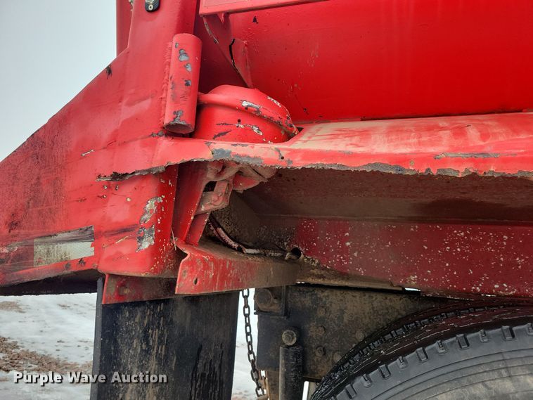 image for item YA1841 2002 International  4900 dump truck