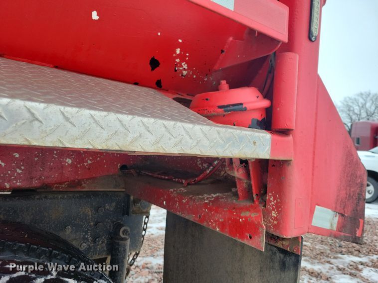 image for item YA1841 2002 International  4900 dump truck