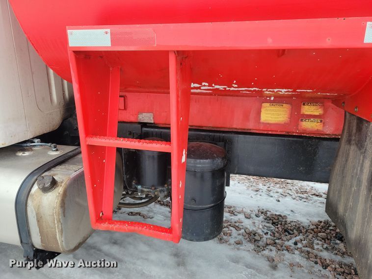 image for item YA1841 2002 International  4900 dump truck