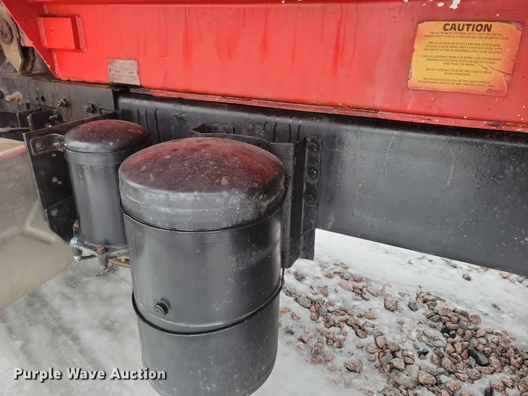 image for item YA1841 2002 International  4900 dump truck