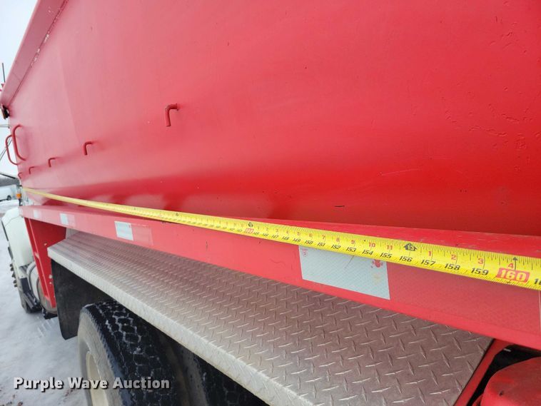 image for item YA1841 2002 International  4900 dump truck