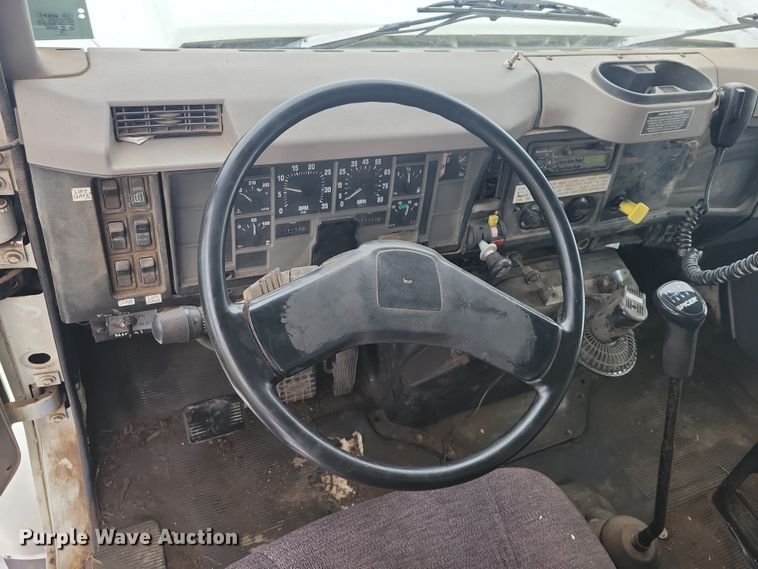 image for item YA1841 2002 International  4900 dump truck