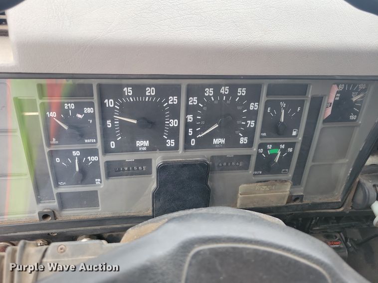 image for item YA1841 2002 International  4900 dump truck