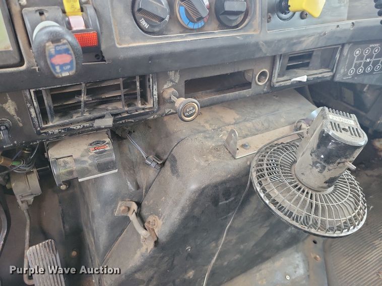 image for item YA1841 2002 International  4900 dump truck