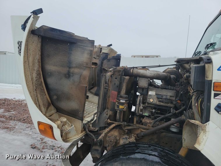 image for item YA1841 2002 International  4900 dump truck