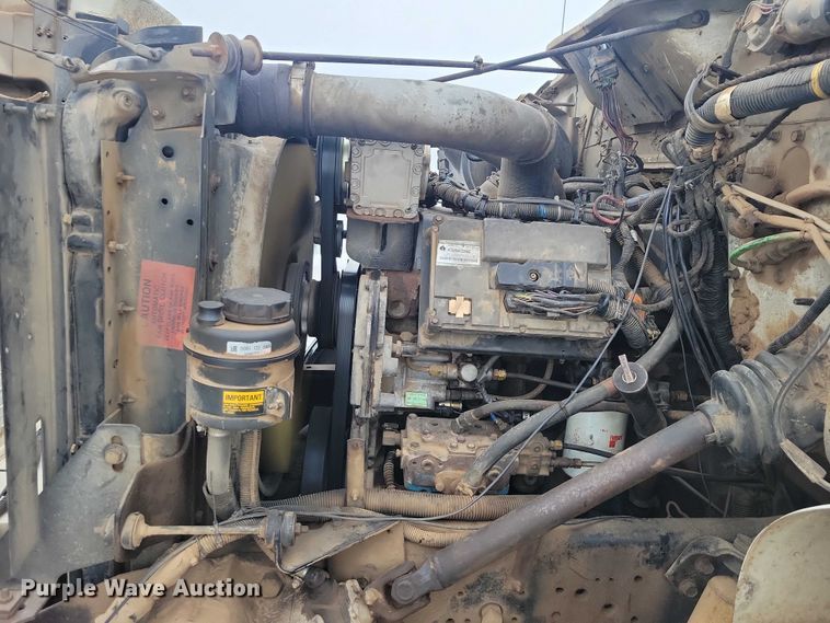 image for item YA1841 2002 International  4900 dump truck