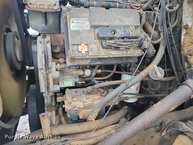 image for item YA1841 2002 International  4900 dump truck