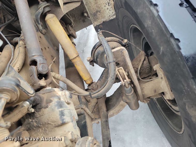 image for item YA1841 2002 International  4900 dump truck