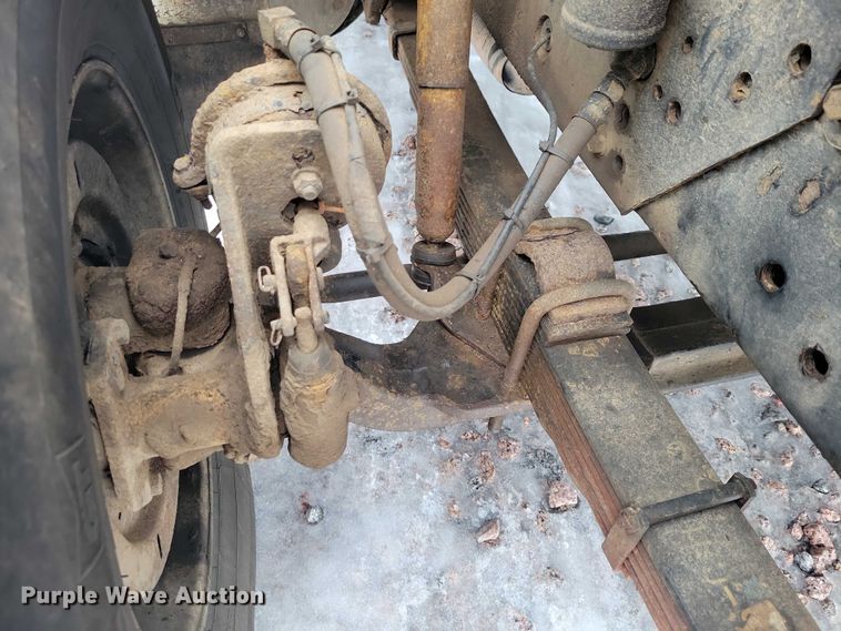 image for item YA1841 2002 International  4900 dump truck