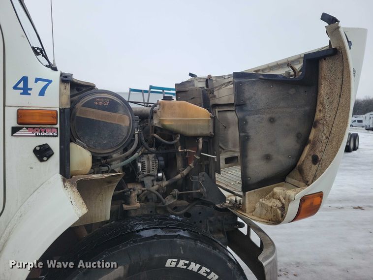 image for item YA1841 2002 International  4900 dump truck