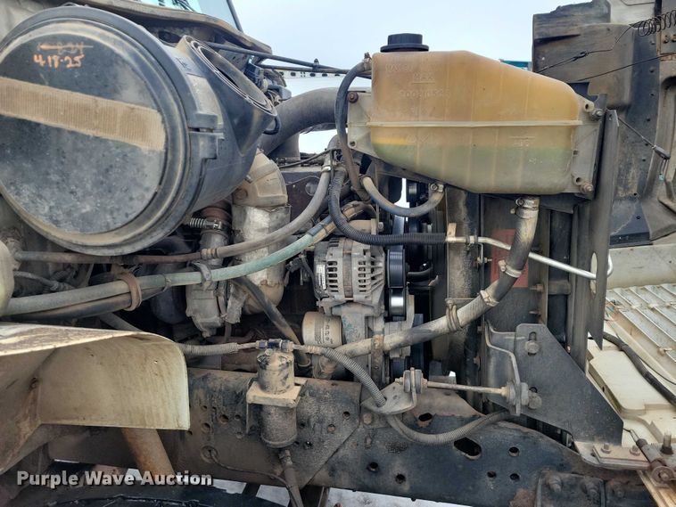 image for item YA1841 2002 International  4900 dump truck