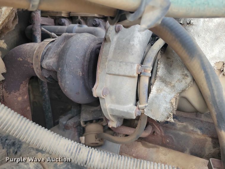 image for item YA1841 2002 International  4900 dump truck