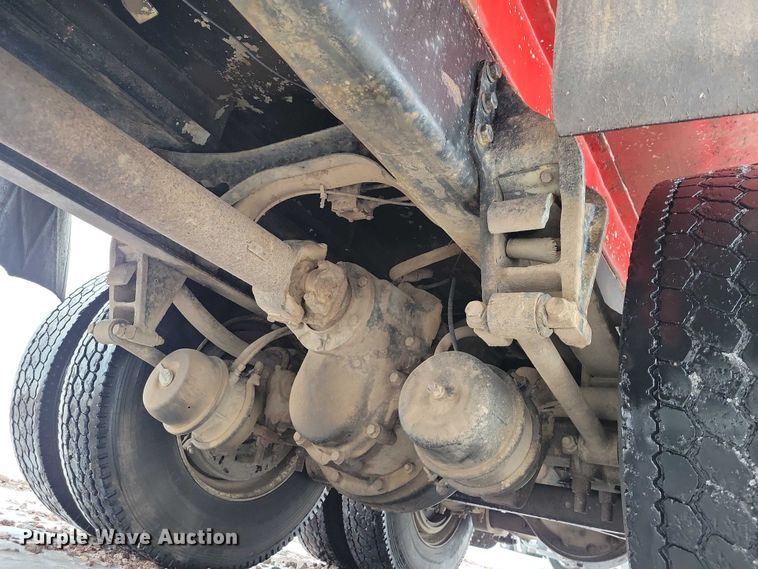 image for item YA1841 2002 International  4900 dump truck