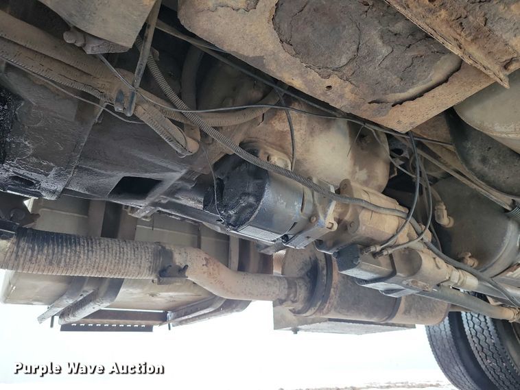 image for item YA1841 2002 International  4900 dump truck