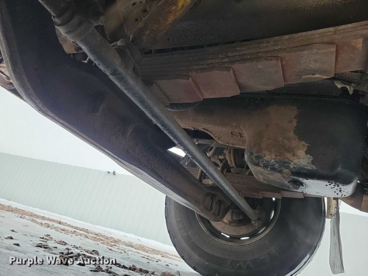 image for item YA1841 2002 International  4900 dump truck