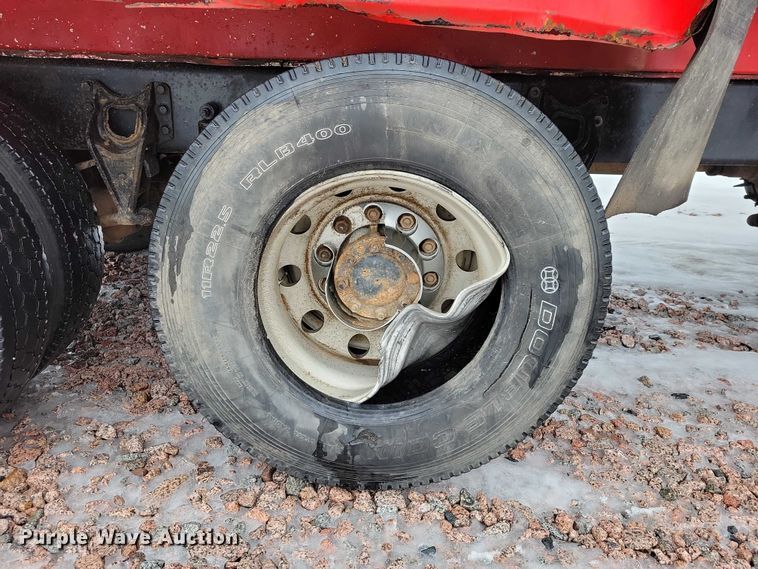 image for item YA1841 2002 International  4900 dump truck