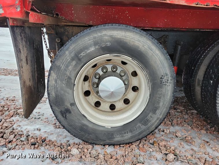 image for item YA1841 2002 International  4900 dump truck