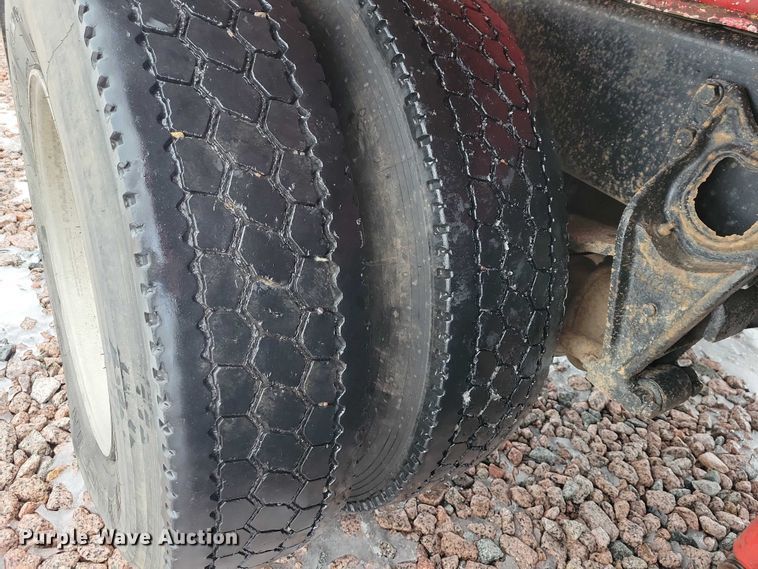 image for item YA1841 2002 International  4900 dump truck