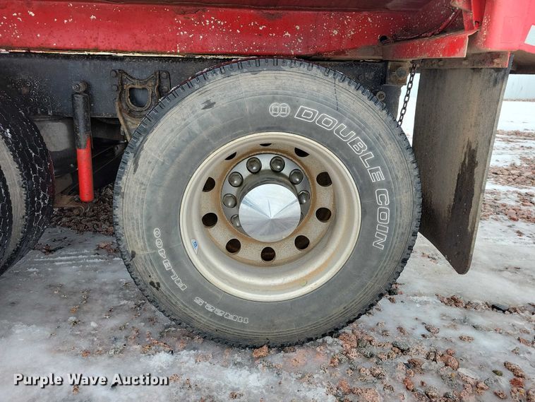 image for item YA1841 2002 International  4900 dump truck