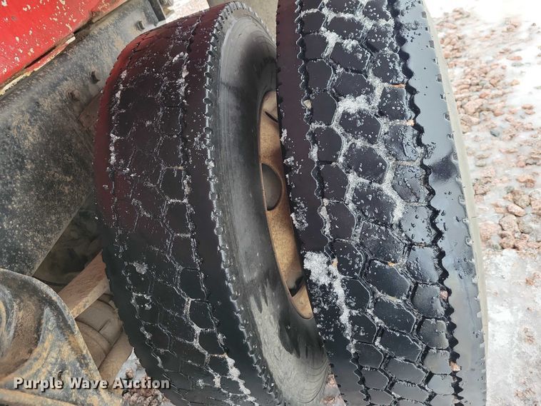 image for item YA1841 2002 International  4900 dump truck